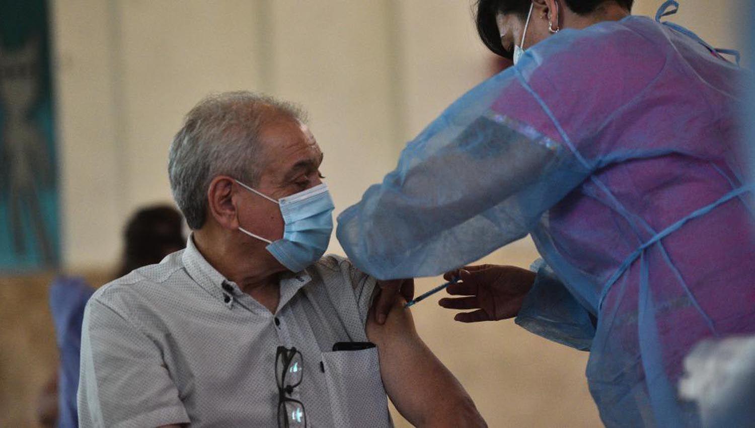 Mantildeana se lanzaraacute la aplicacioacuten para vacunar a mayores de 70 en Santiago