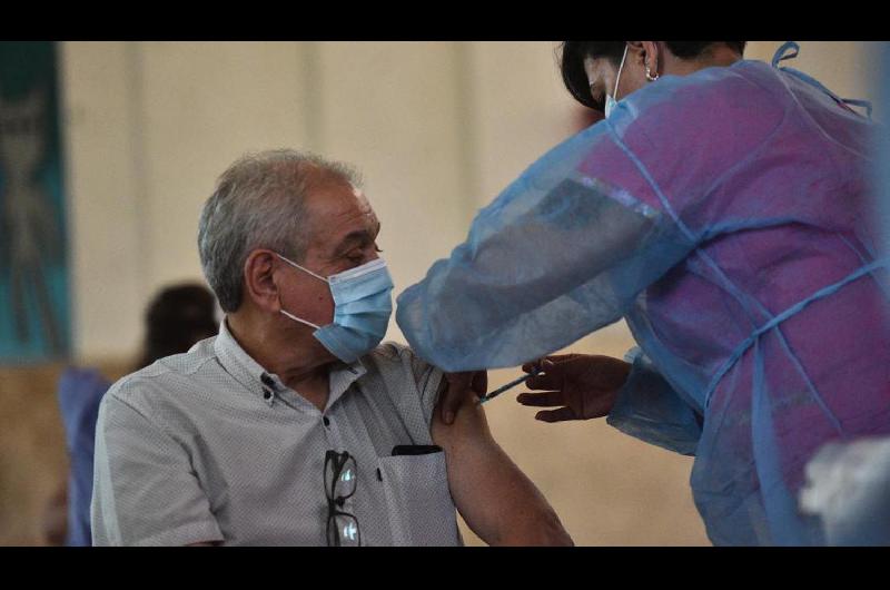 Mantildeana se lanzaraacute la aplicacioacuten para vacunar a mayores de 70 en Santiago