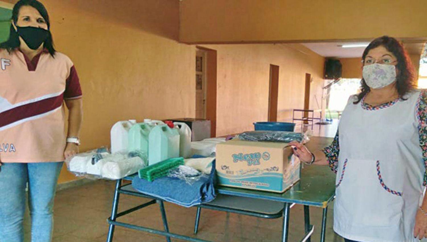 El municipio de Selva tambieacuten distribuye kits sanitarios en las escuelas