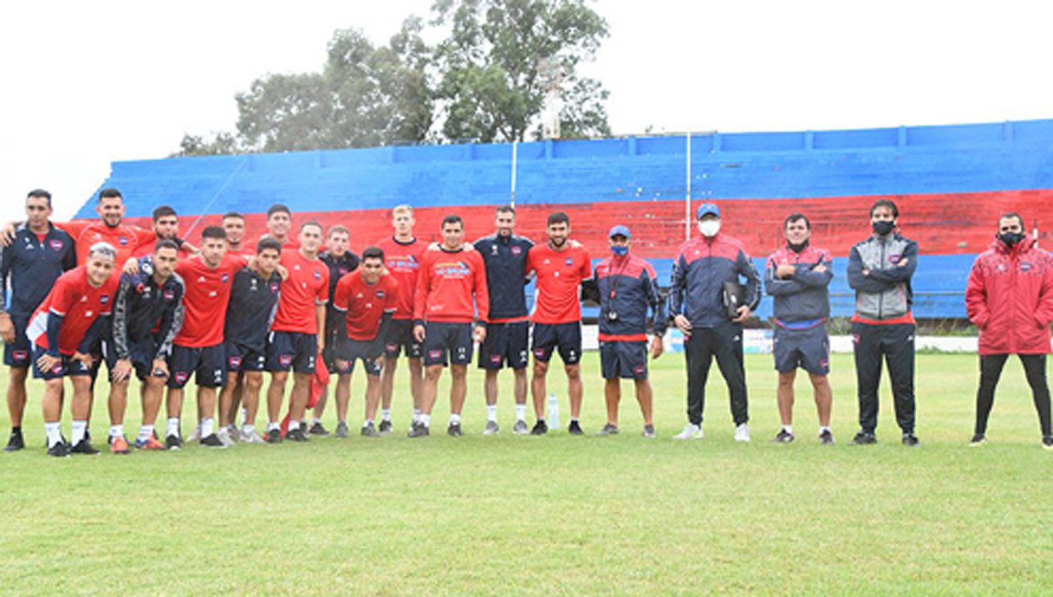 Martel espera por un delantero un lateral izquierdo y un central para cerrar el plantel