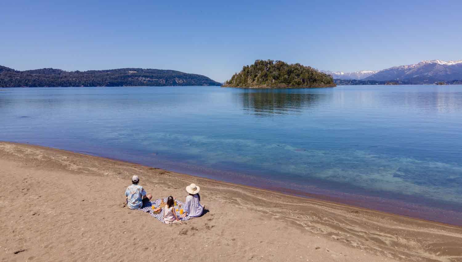 El increiacuteble circuito de playas secretas y lagos escondidos en Bariloche
