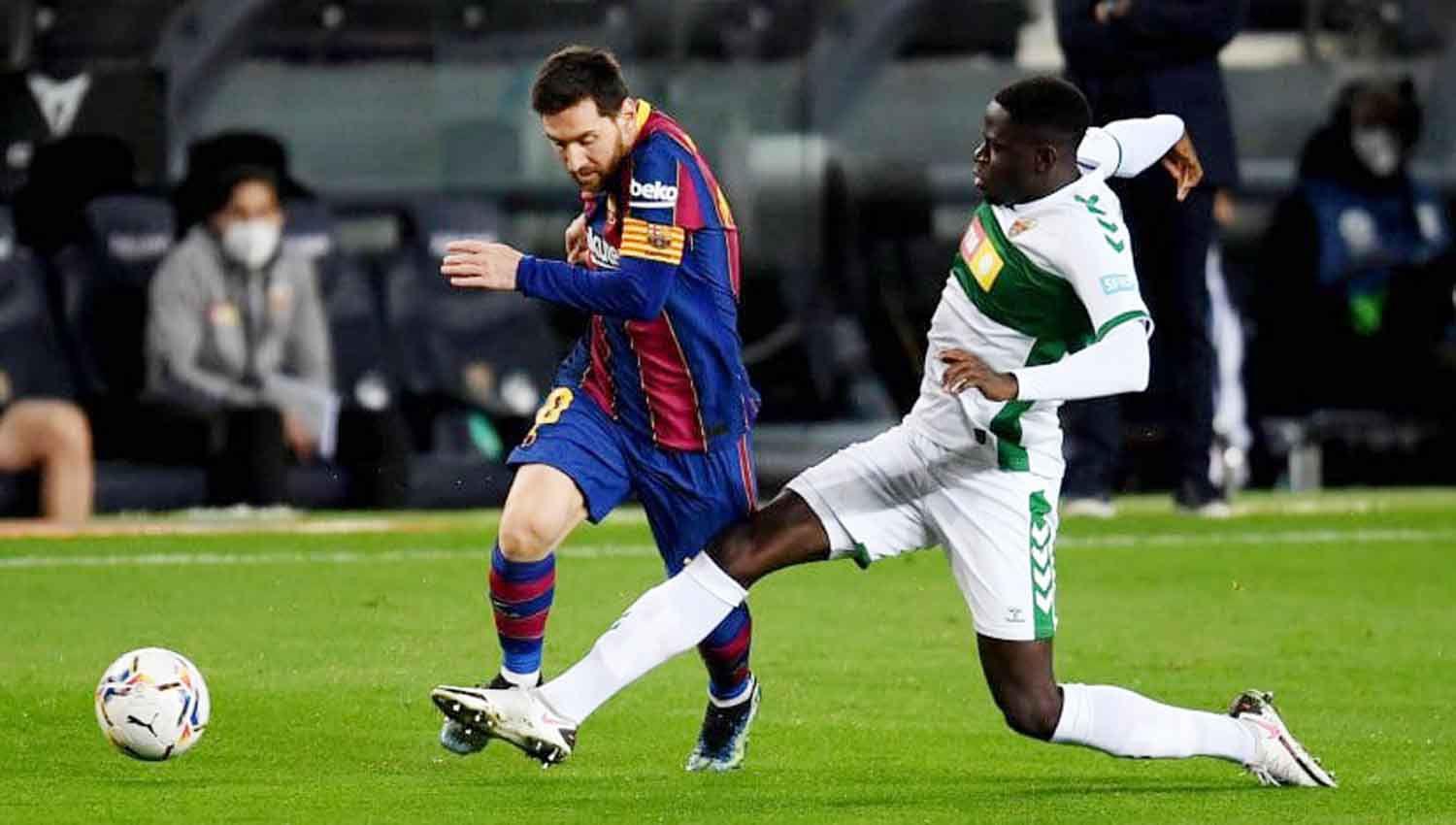 Con goles de Messi el Barcelona goleoacute al Elche