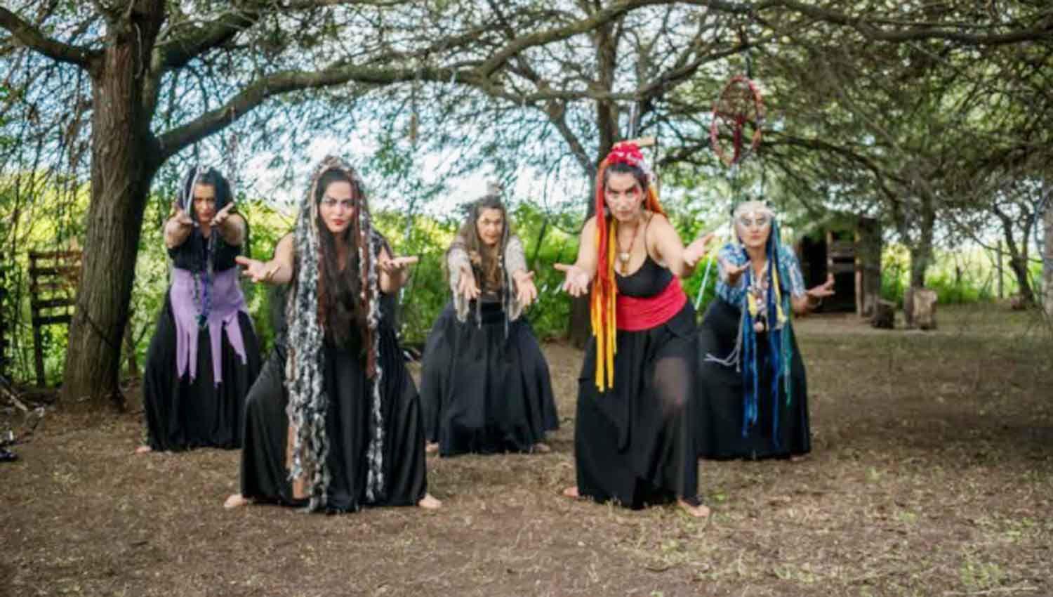 VIDEO  Cinco actrices santiaguentildeas hablaraacuten sobre mitos y leyendas en la obra teatral ldquoWillaqkunardquo