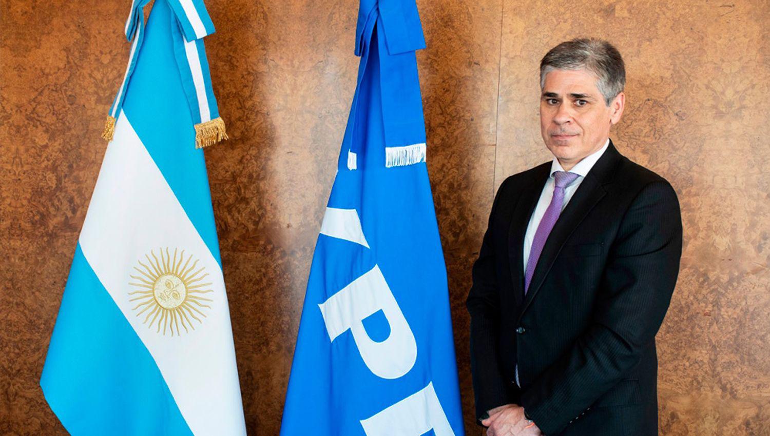 Asumioacute como presidente de YPF un abogado cercano a Cristina Kirchner