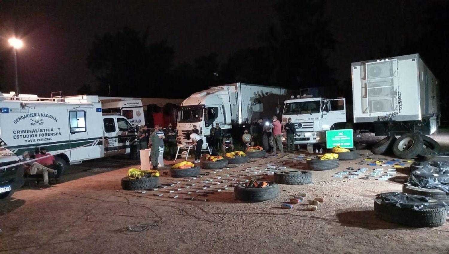 Sorprende la creatividad- quisieron pasar el control de Gendarmeriacutea con cocaiacutena en los neumaacuteticos