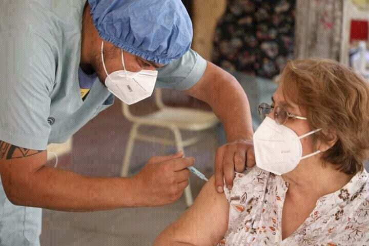 Postales de la segunda jornada de vacunacioacuten a mayores de 70 antildeos