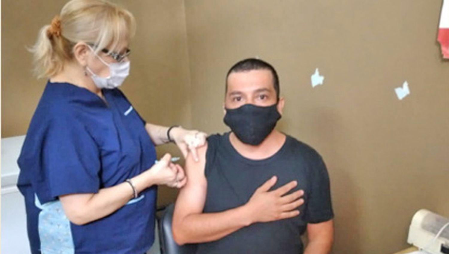 El personal de salud del Hospital Villa La Punta recibioacute la vacuna Sputnik V