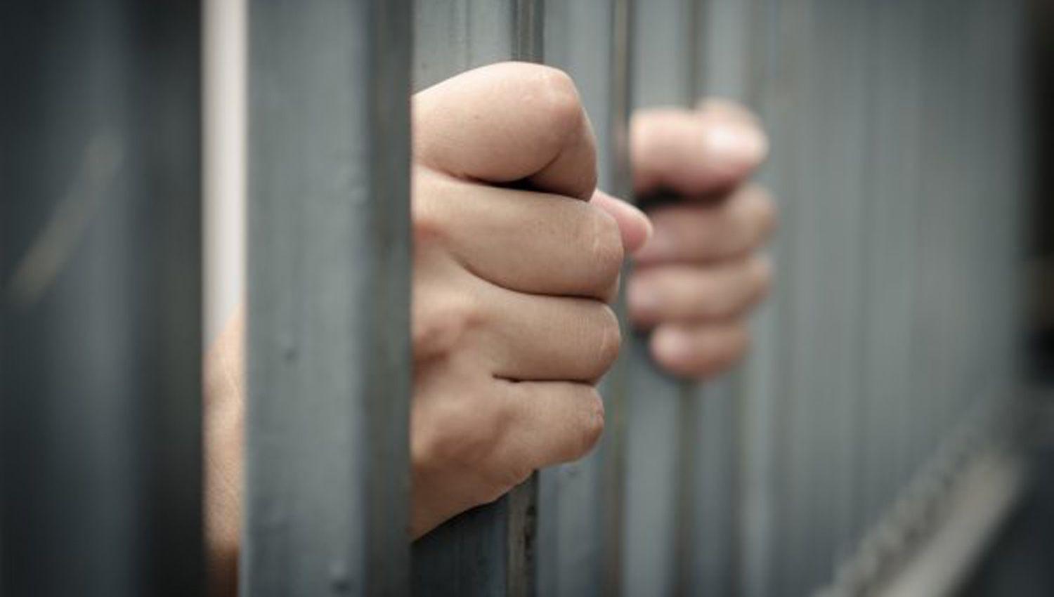 Preceptor fue condenado a 20 antildeos de prisioacuten por abusar de tres hijas