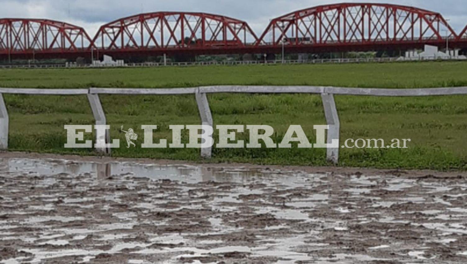 Santiago del Estero- Suspendieron por la lluvia la reunioacuten turfiacutestica