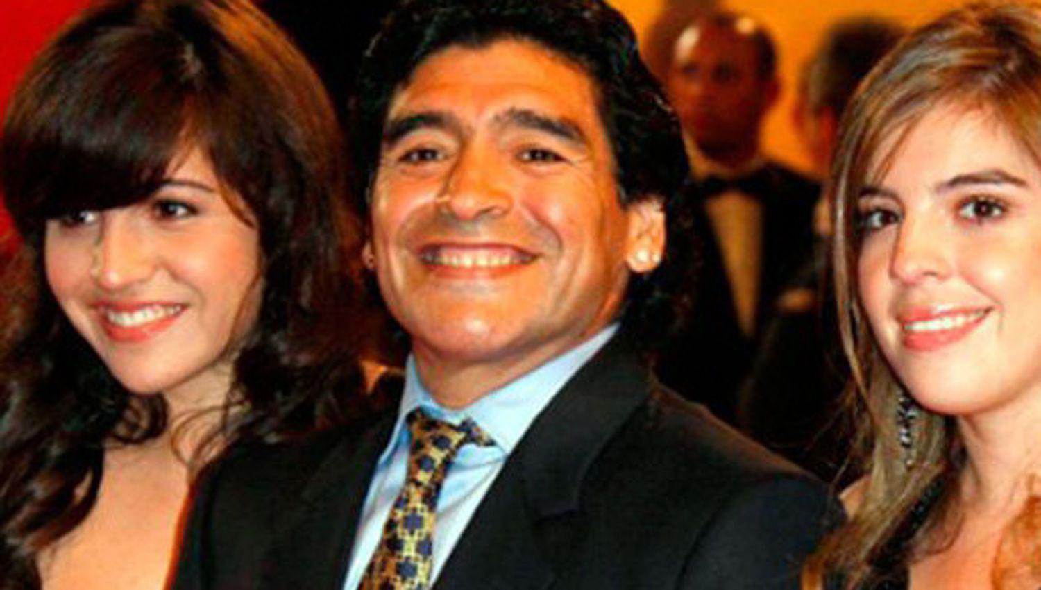 Diego Armando Maradona junta a sus hijas Dalma y Giannina Una relación con mucha polémica de por medio