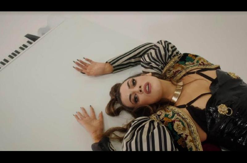 VIDEO  Anto Cirillo la cantante  argentina que salioacute del reality ldquoLa Vozrdquo y que hoy vuela alta con creaciones propias
