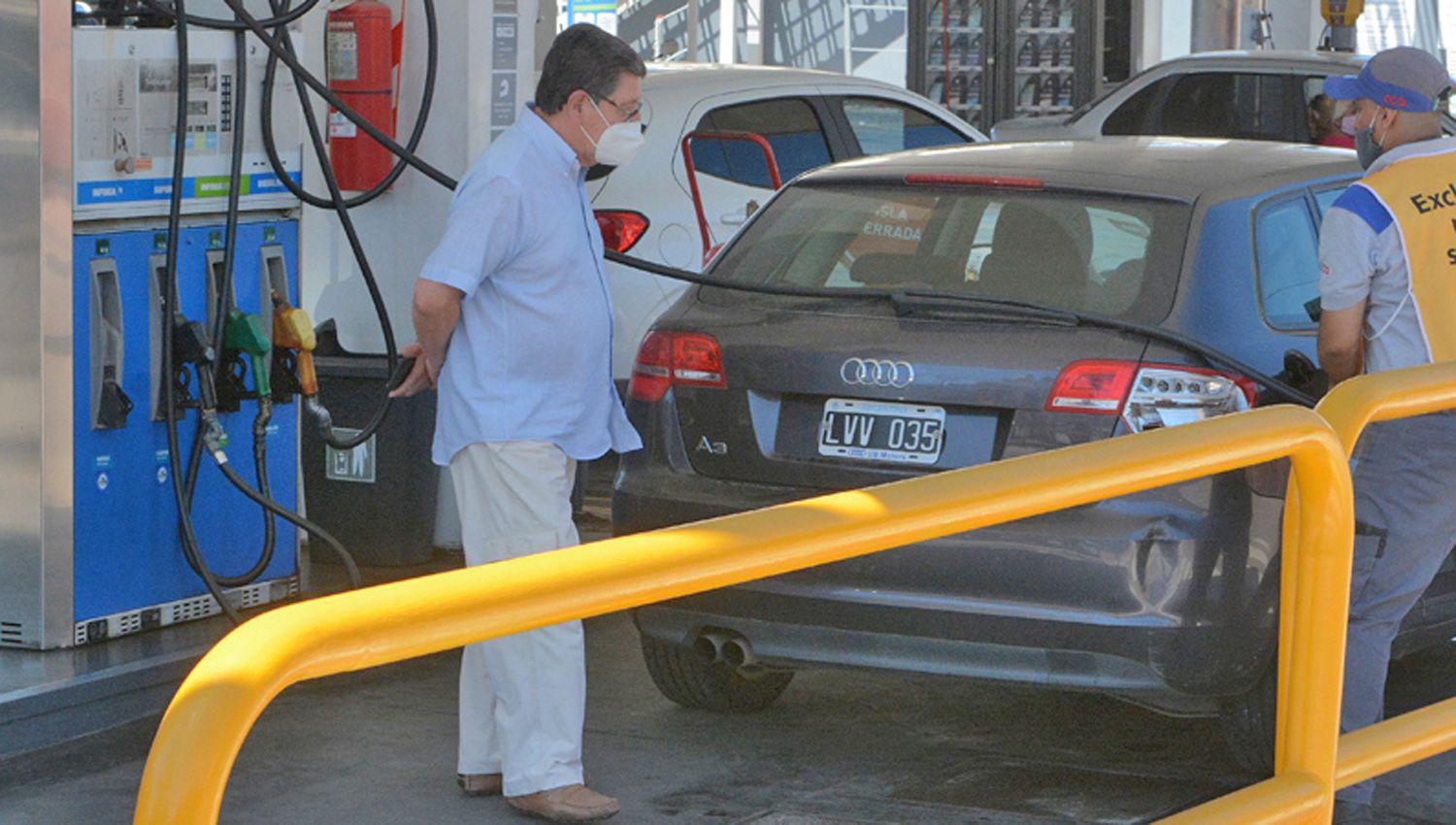 Indican que los combustibles subiraacuten de precio en casi un 7-en-porciento- desde la semana proacutexima