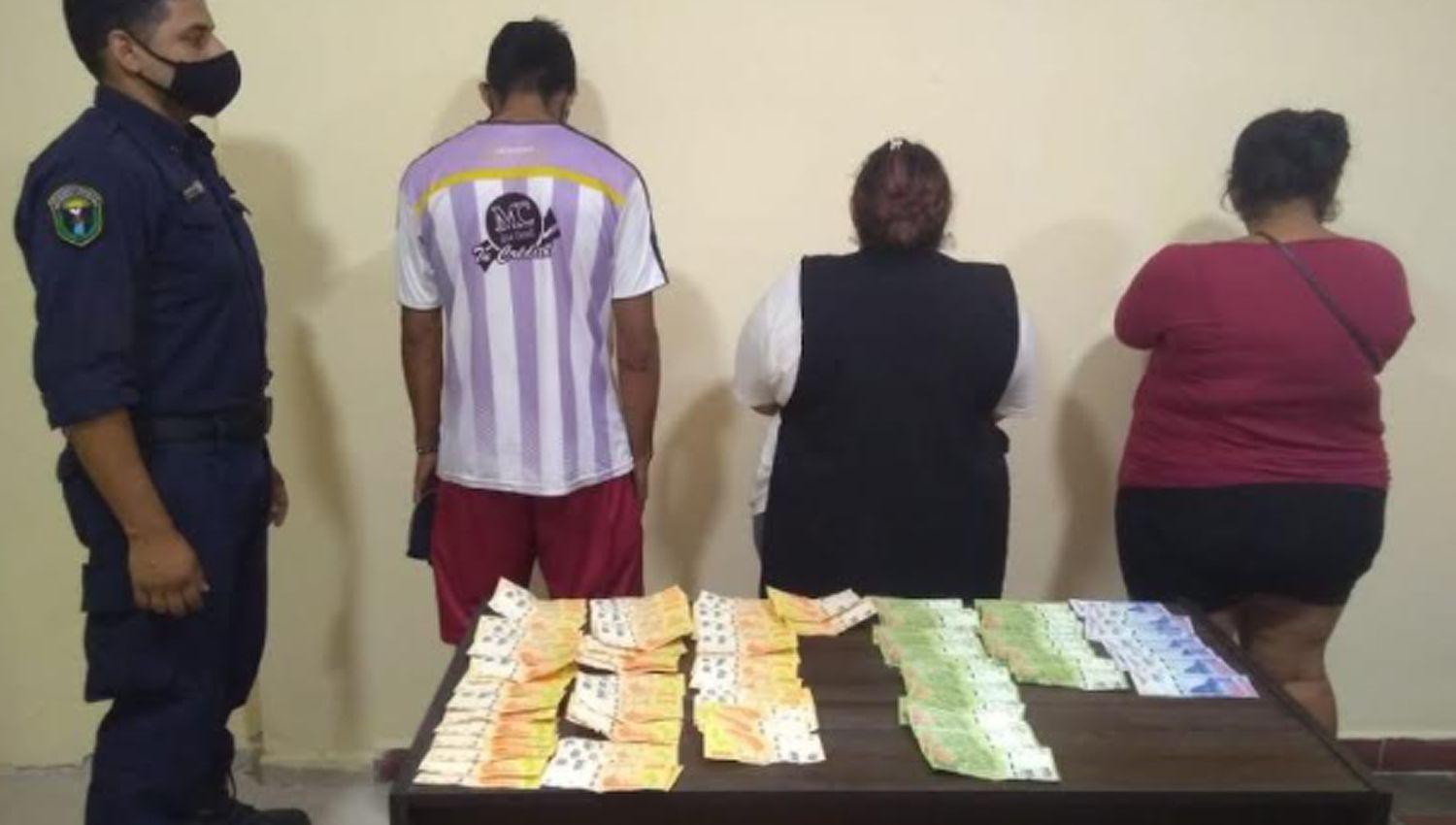 Empleados infieles habriacutean hurtado 75 mil pesos a la duentildea de una rotiseriacutea