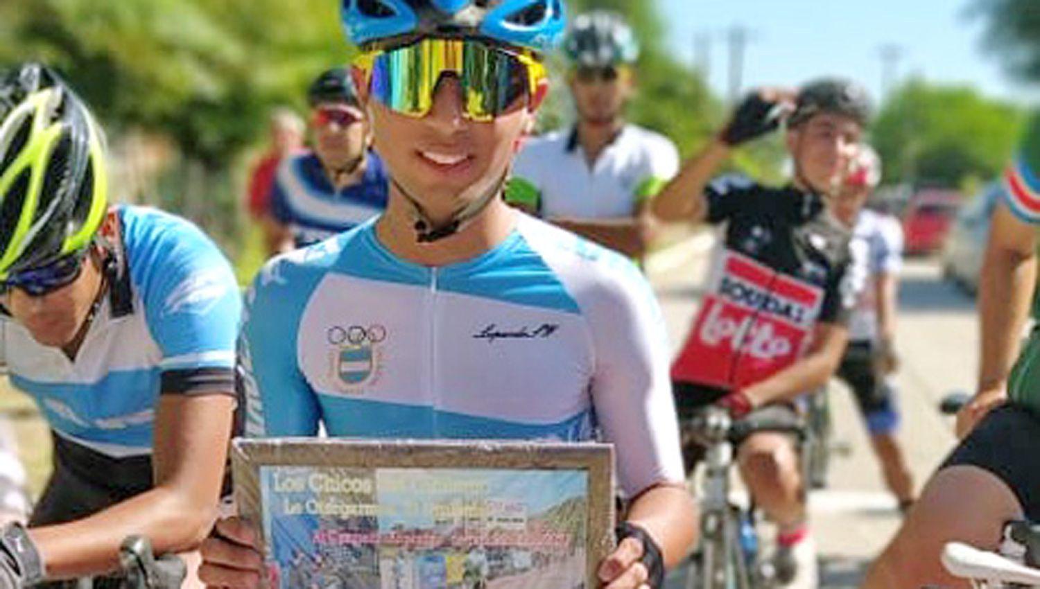Nicol�s recibió un reconocimiento de Los Chicos del Ciclismo