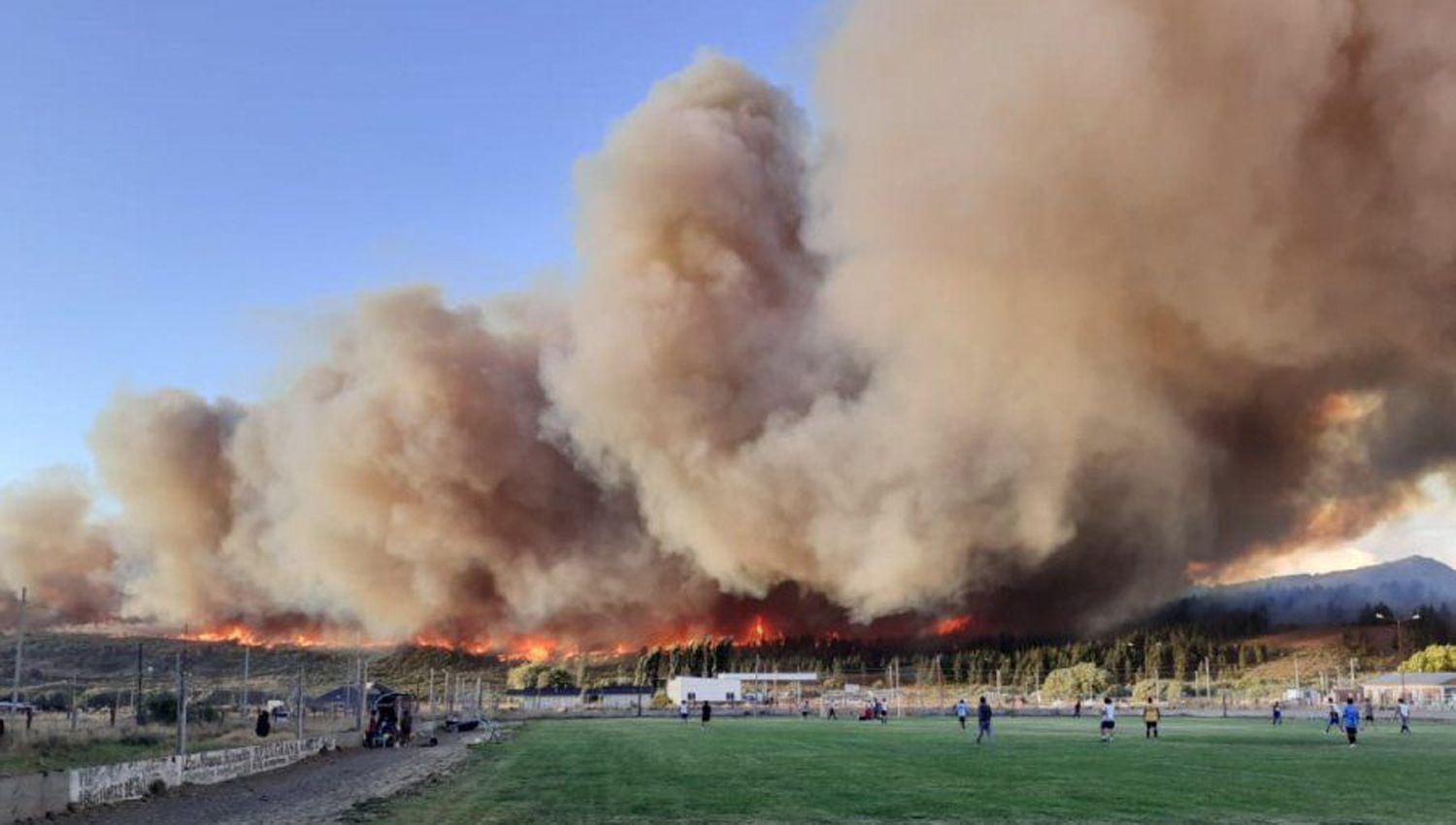 Cinco focos de incendio causaron paacutenico en la Patagonia- zonas urbanas quedaron rodeadas de fuego