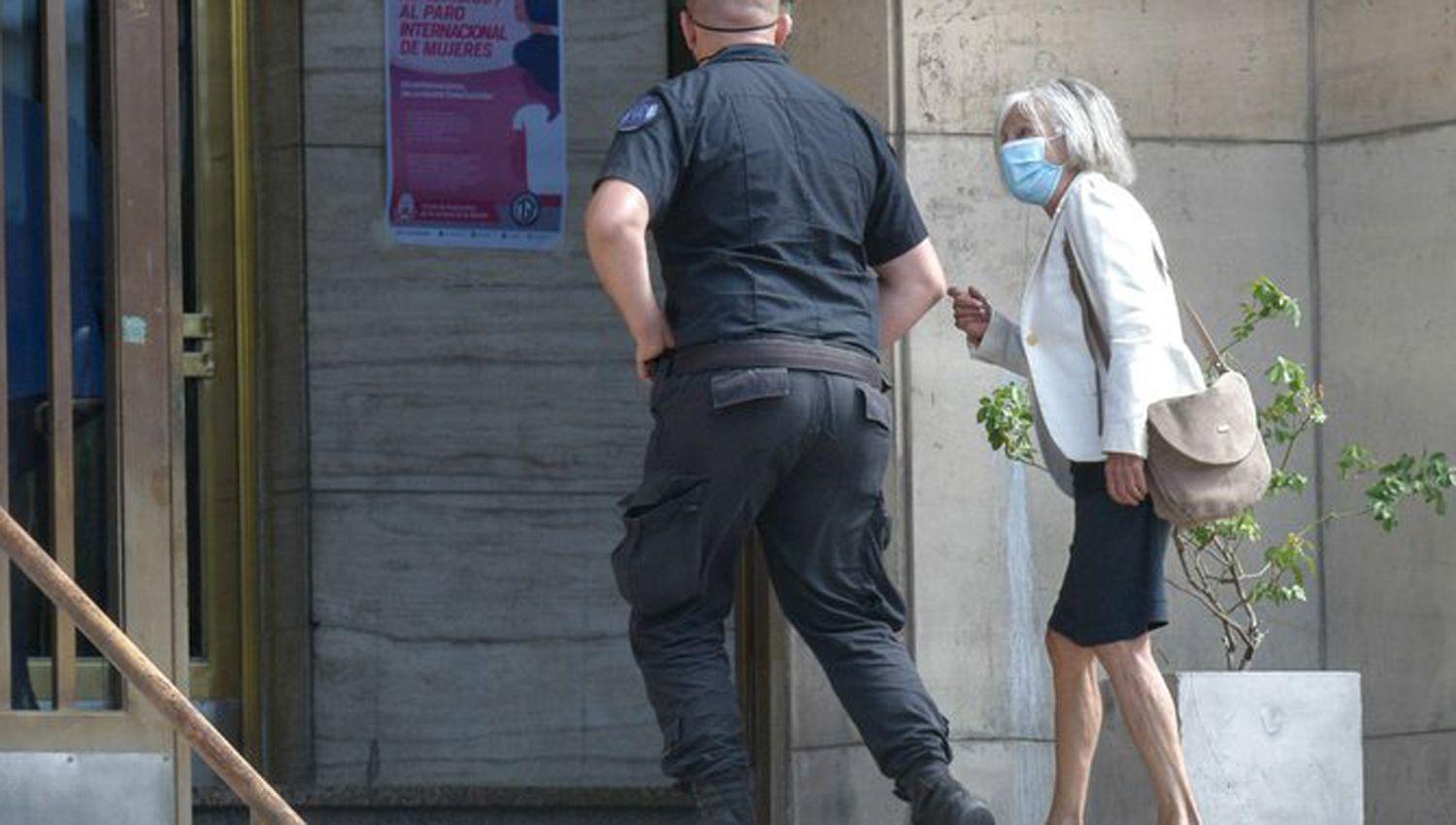 La escritora Beatriz Sarlo declaroacute que la esposa de Axel Kicillof le ofrecioacute vacunarse en enero