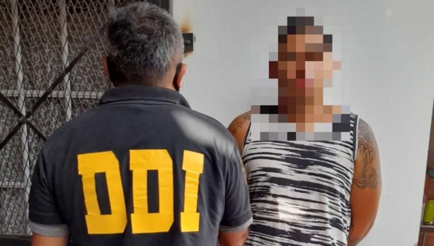 Pagoacute 500000 a falsos policiacuteas que lo extorsionaban en un portal de sexo