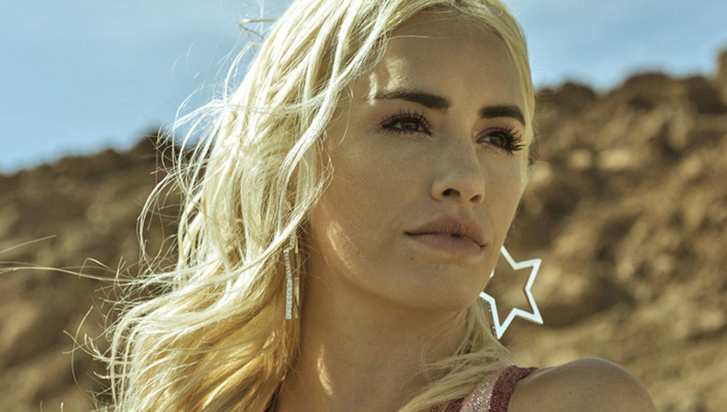 Lali con personaje de muchas capas