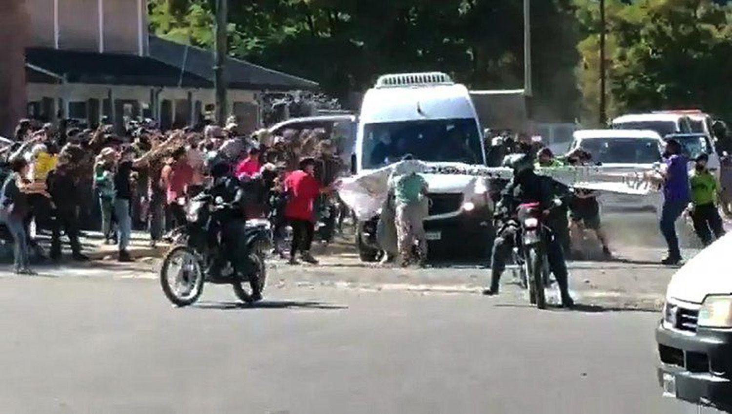 Alberto Fernaacutendez opinoacute sobre la agresioacuten- ldquoEstoy seguro de que esa violencia no es compartida por el pueblo chubutenserdquo