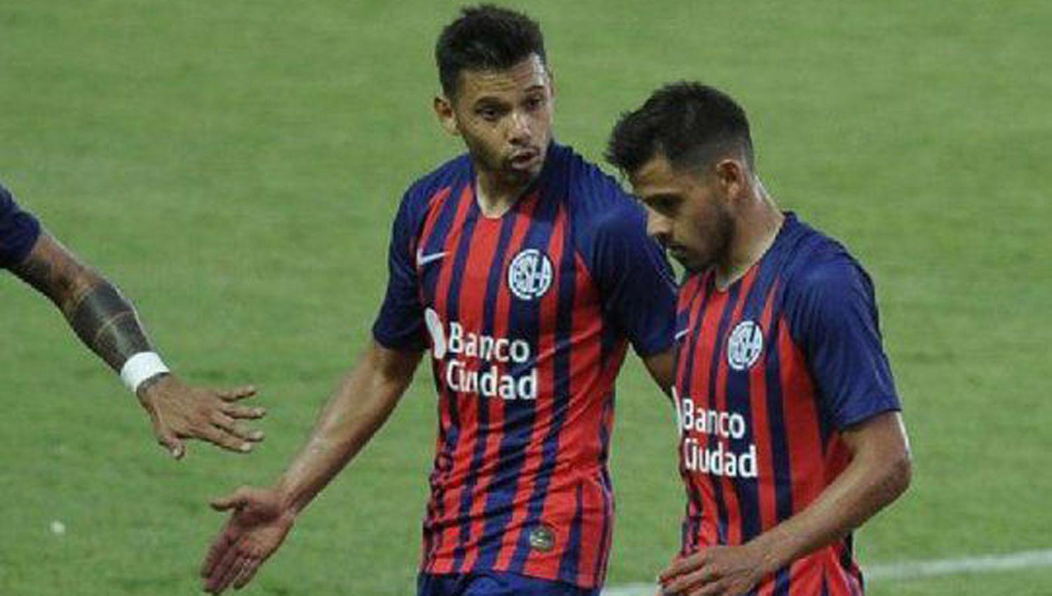 Un San Lorenzo de Almagro con varios suplentes visita a Banfield en el sur de Buenos Aires