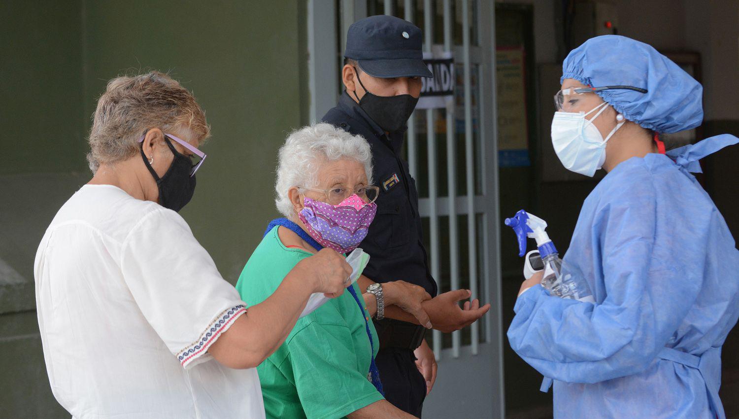 Avanza la vacunación a los mayores de 70 en Santiago