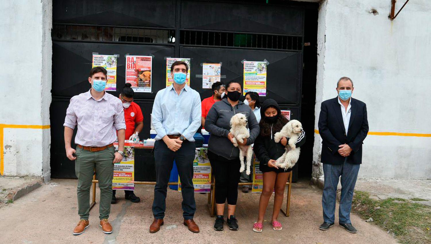 Se puso en marcha la campantildea de vacunacioacuten antirraacutebica para perros y gatos en Las Termas
