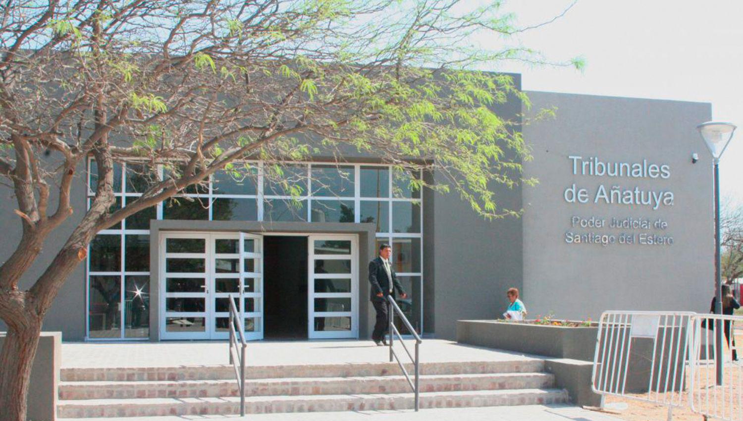 Investigan ebriedad y abuso de una nintildea de 12 antildeos