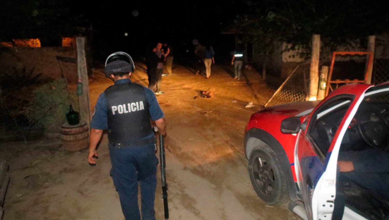 Intentaron robar dos bolsas de maiacutez de un campo y terminaron tras las rejas