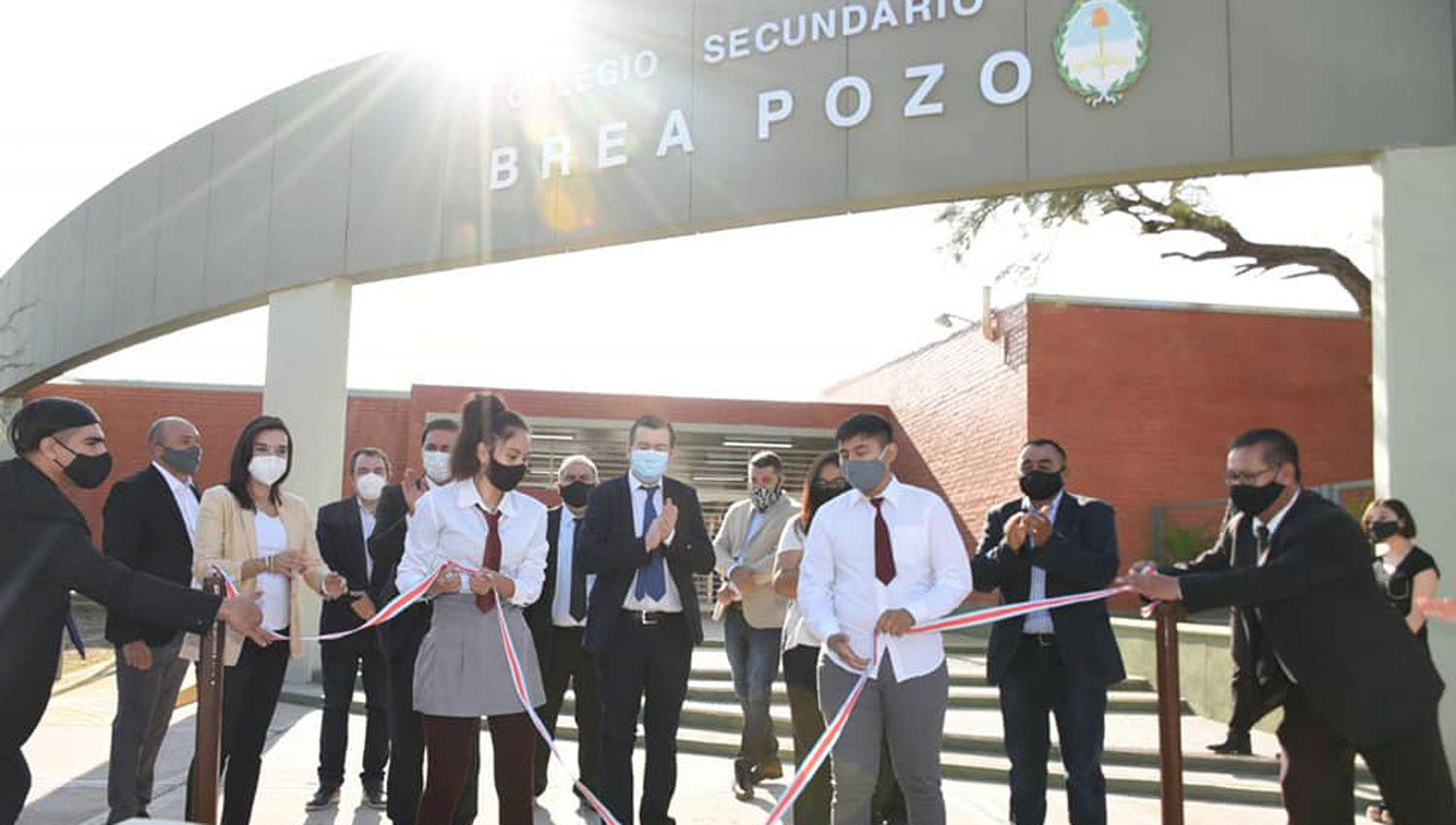 El gobernador Zamora inauguroacute un colegio secundario y 14 viviendas sociales en Brea Pozo