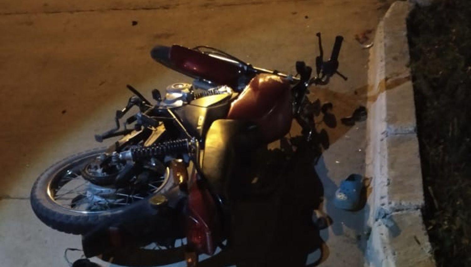 Un adolescente fallecioacute y un hombre sufrioacute heridas graves tras un violento choque de motos