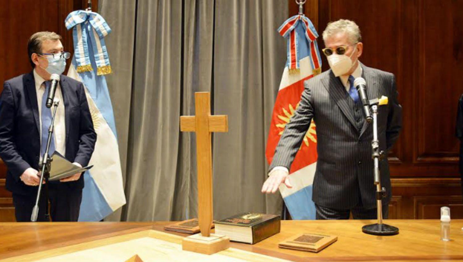 El gobernador Zamora tomoacute juramento al Dr Rauacutel Abate designado Fiscal de Estado