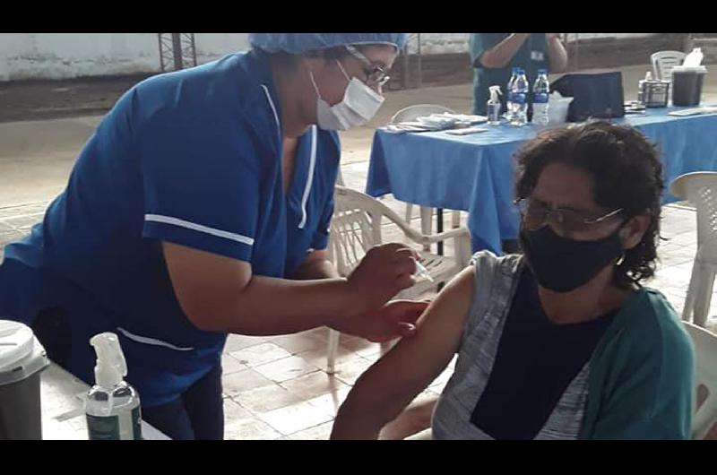 VIDEO  Loreto- La proacutexima semana comenzaraacuten a vacunar a los mayores de 70 antildeos