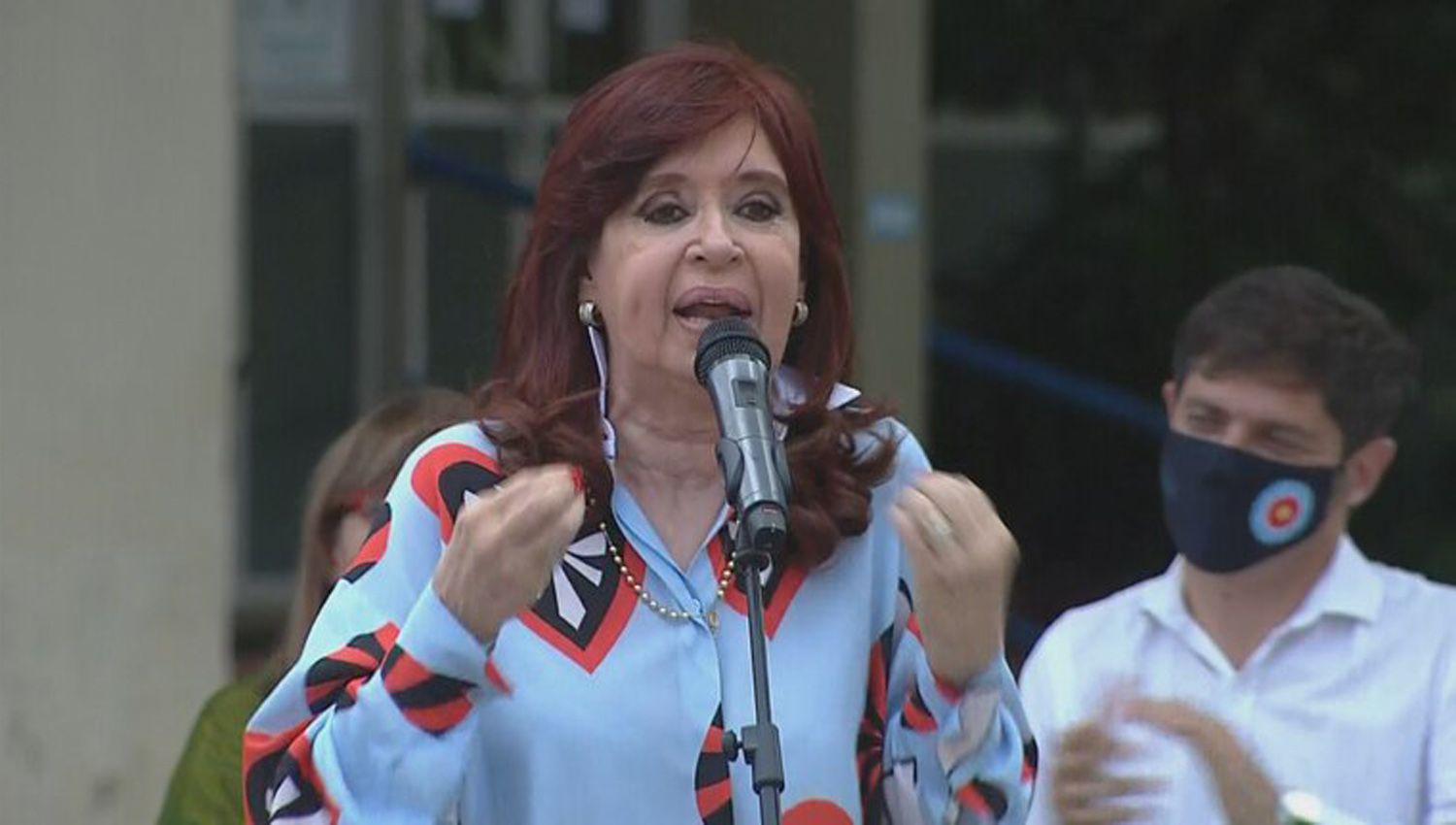 Cristina Kirchner criticoacute a Macri y pidioacute un acuerdo entre los partidos poliacuteticos
