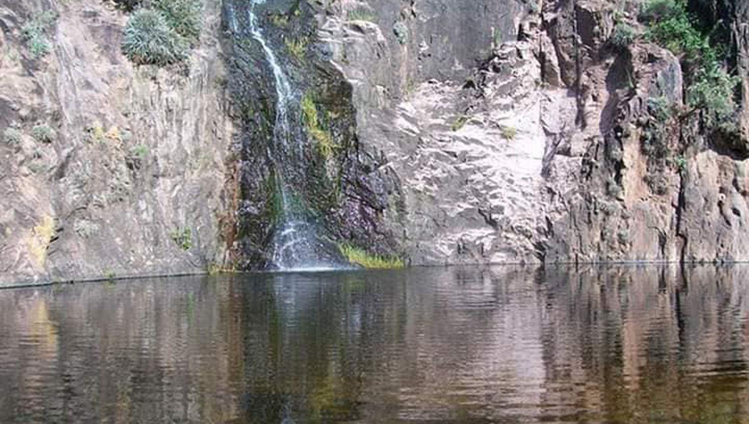 VIDEO  Departamento Ojo de Agua- Las lluvias hicieron ldquoflorecerrdquo a la Cascada de Coacutendor Huasi