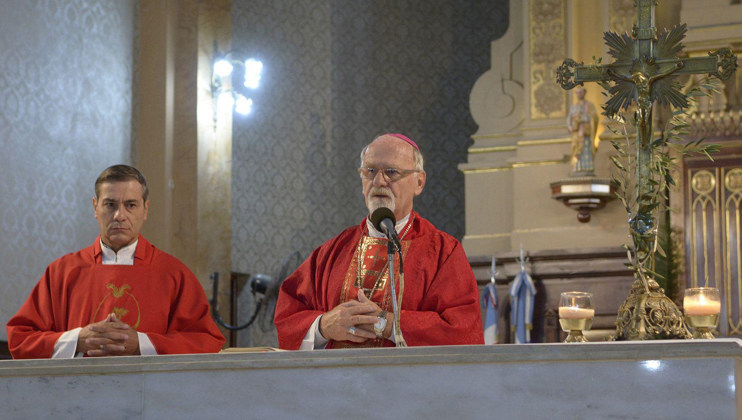 Los obispos santiagueños pidieron a los fieles mantener la
pr�ctica de la oración en familia y cuidarse
