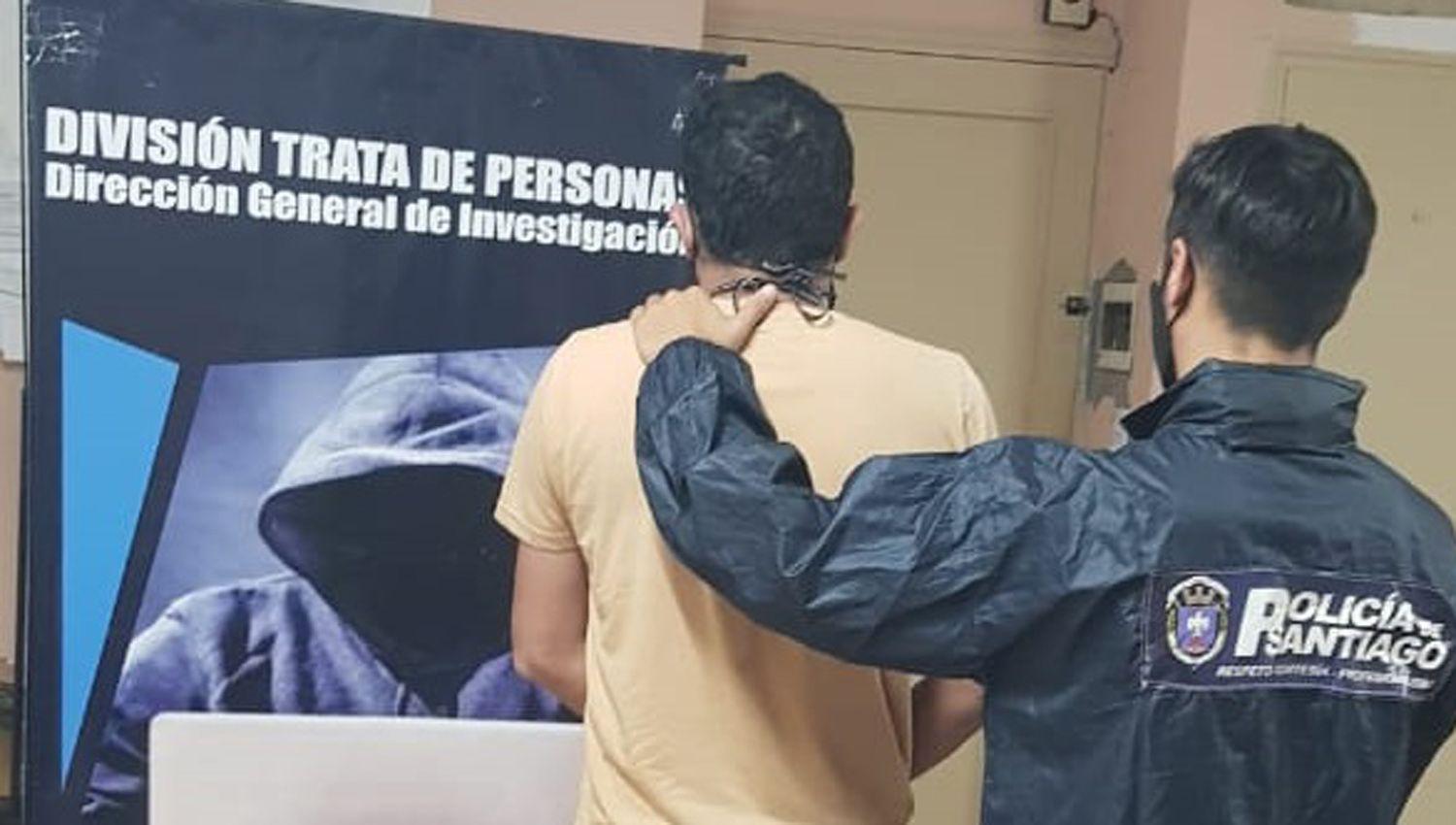 Atrapan en Coacuterdoba a un depravado que pediacutea fotos y videos con contenido sexual a menores de Santiago
