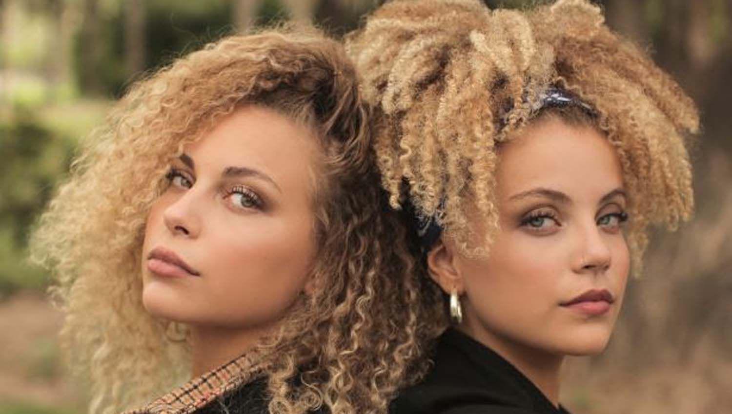 Paloma y Morena son ldquoPyMrdquo cantantes cordobesas que fueron teloneras de Tini Stoessel y Diego Torres y que hoy salen a los escenarios con canciones propias