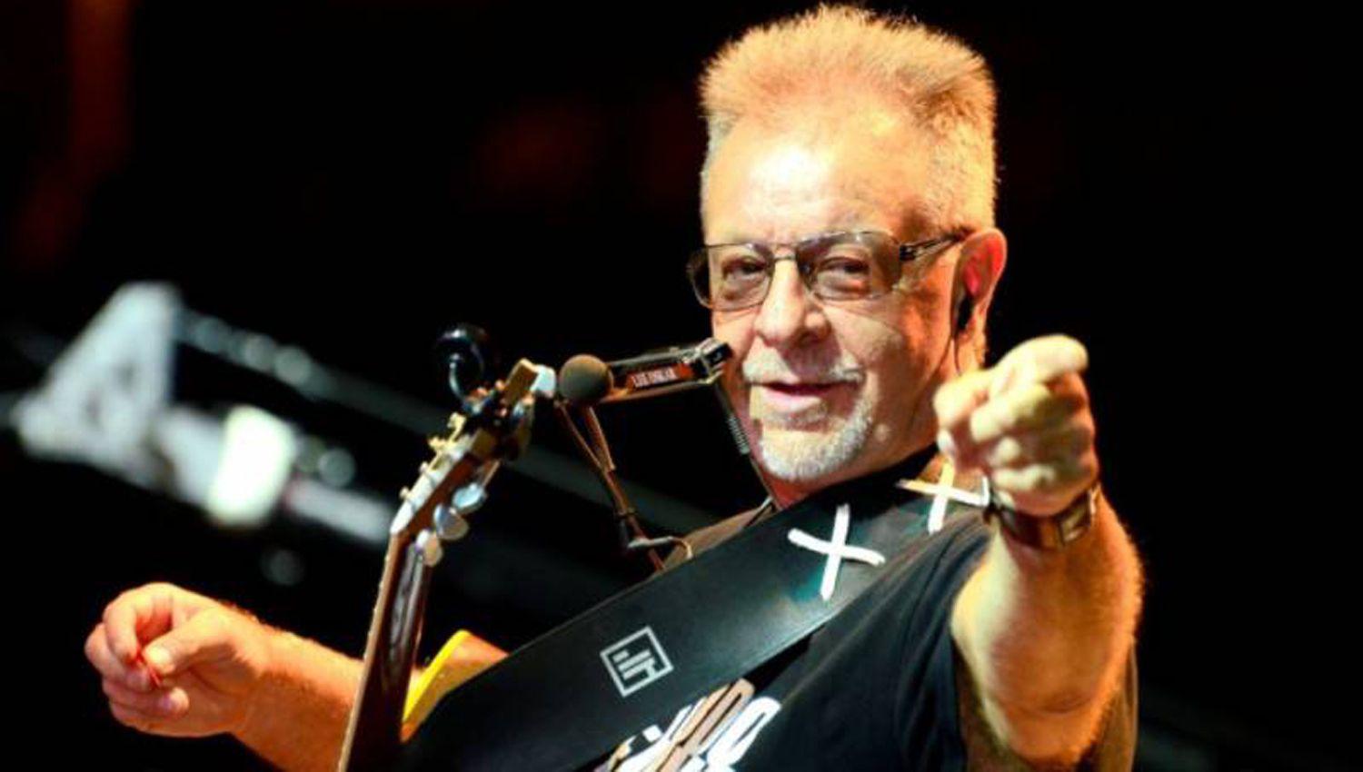 Un Leoacuten Gieco incendiario lanzaraacute este mes su nueva cancioacuten Todo se quema