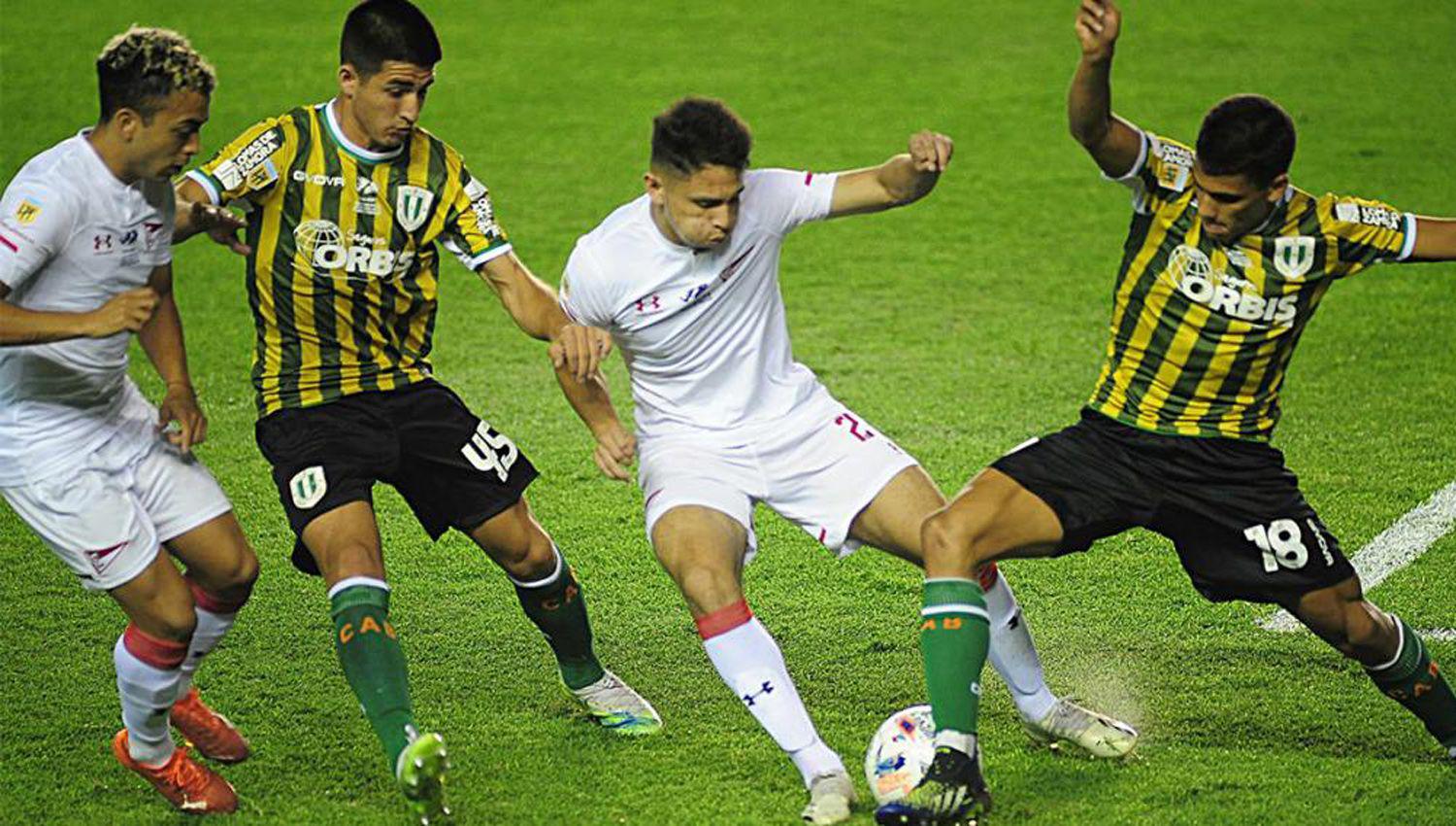 Banfield reaccionoacute y le ahogoacute el triunfo a Estudiantes