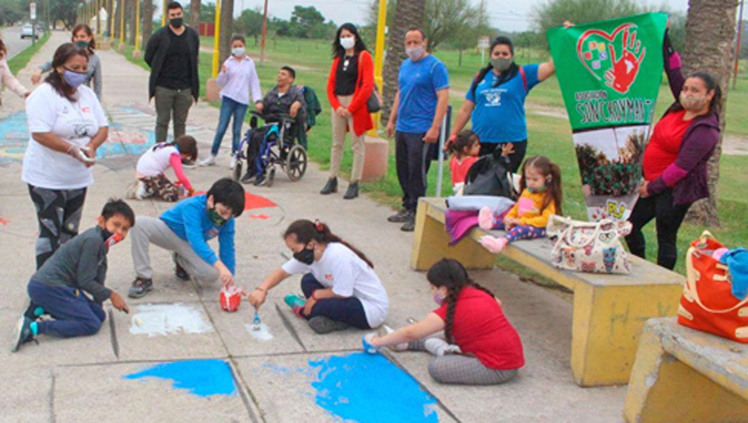 Pintan murales con el alfabeto de la lengua de sentildeas