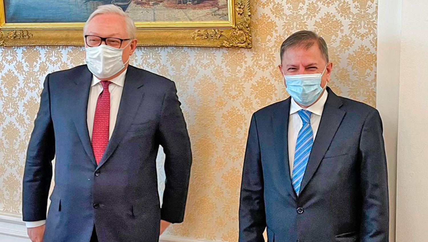 Zuaiacuten- ldquoEn Rusia repercutioacute maacutes la llamada de Putin al Presidente que su contagio con Covidrdquo