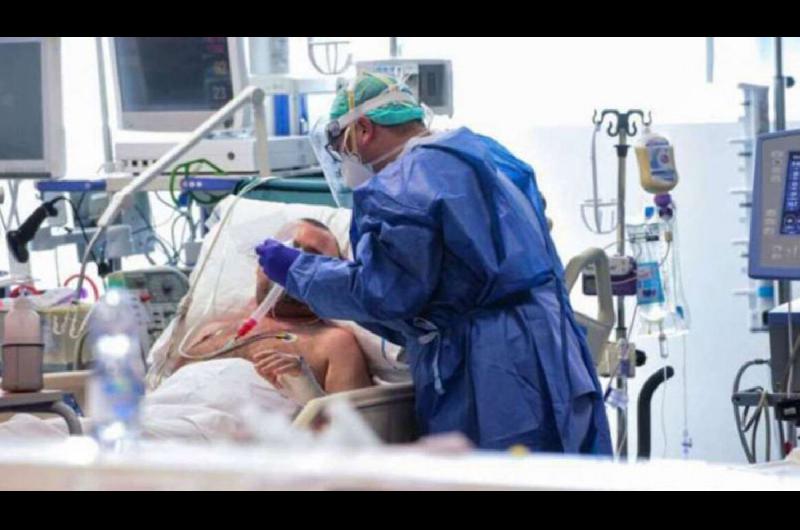 Para desocupar camas en el AMBA Salud pidioacute maacutes tratamientos ambulatorios y postergar cirugiacuteas
