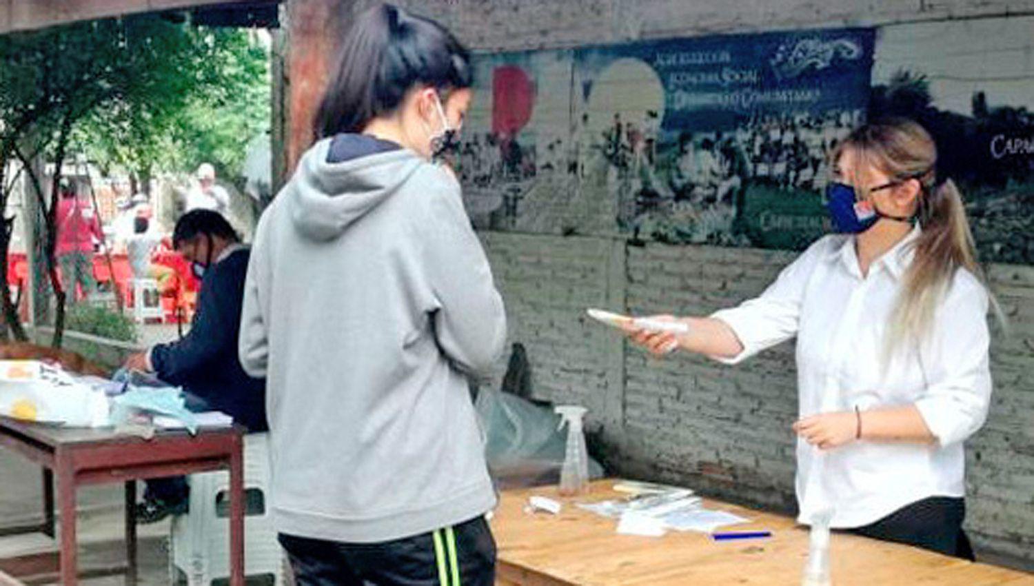 Unas 1200 familias recibieron los kits de semillas de temporada