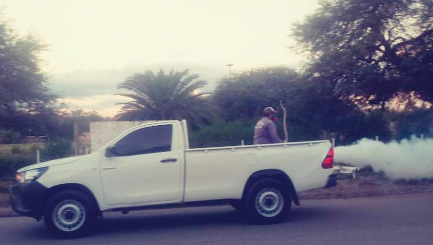 Refuerzan las tareas de fumigacioacuten contra el dengue en los barrios de Clodomira