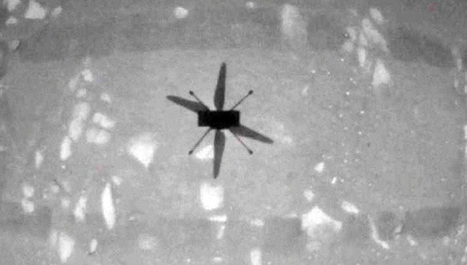 El helicoacuteptero Ingenuity logroacute la hazantildea de realizar su primer vuelo en Marte