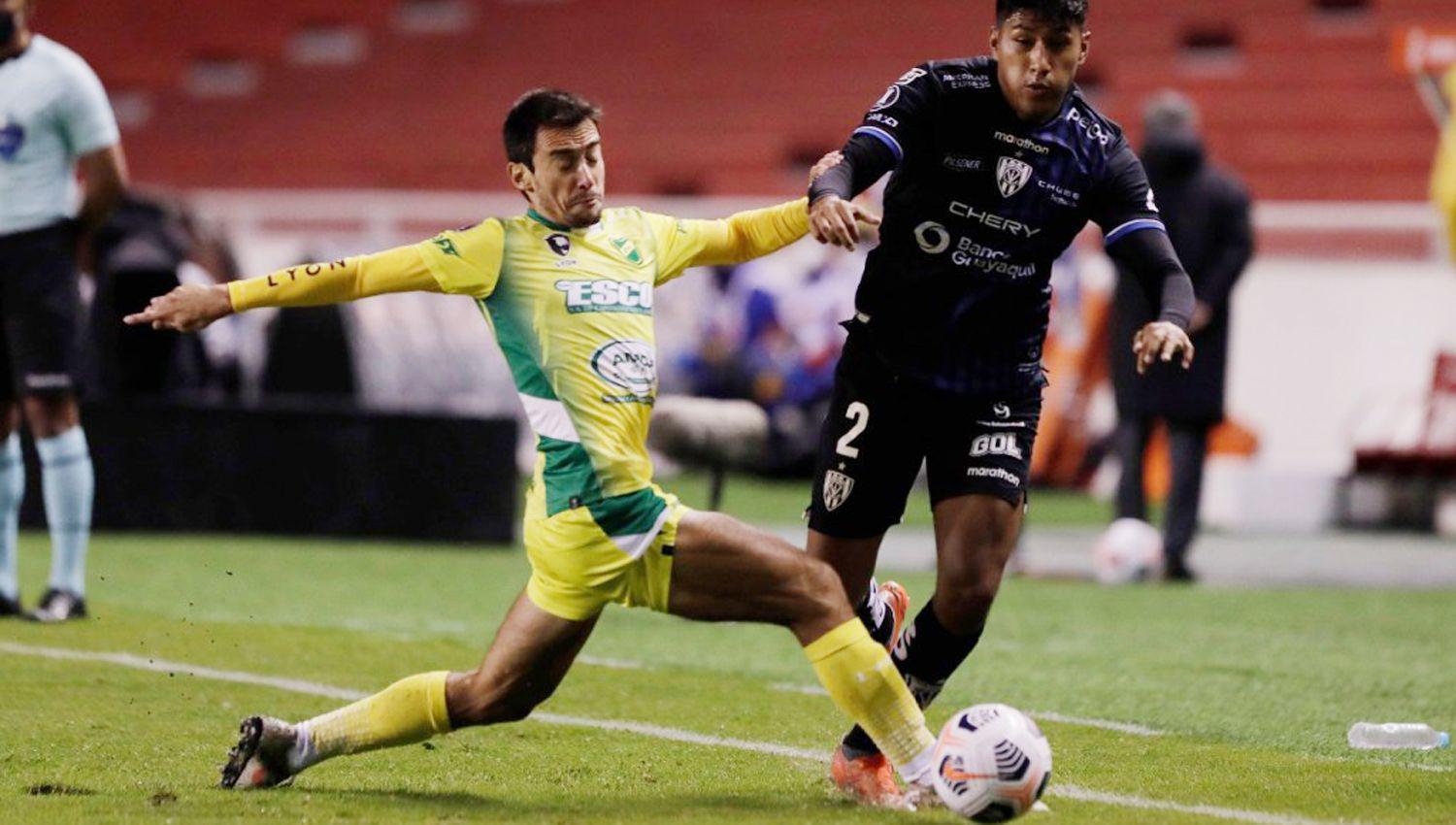 Defensa rescatoacute un empate en su debut en la Copa