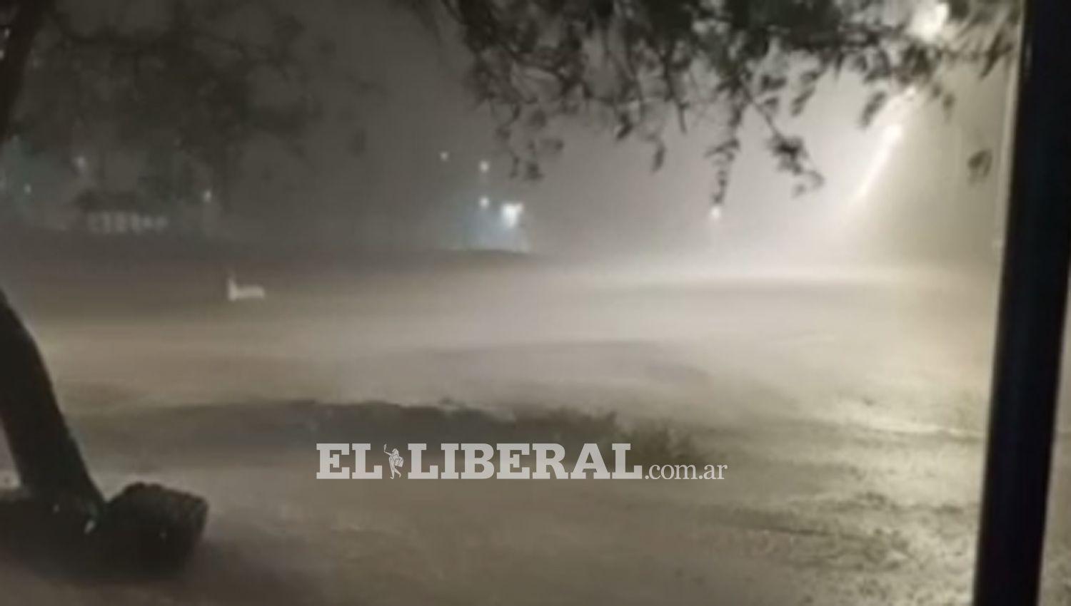 VIDEOS E IMAacuteGENES  Violenta tormenta en Los Telares y en Colonia Dora