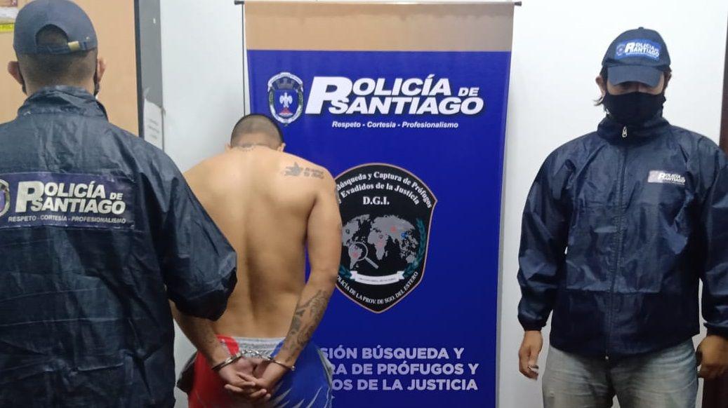 La policiacutea sorprendioacute mientras dormiacutea a un joven acusado de abuso y lo detuvo