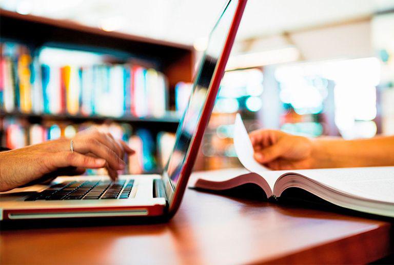 Ofrecen cargos y horas caacutetedras  titulares y suplentes a docentes