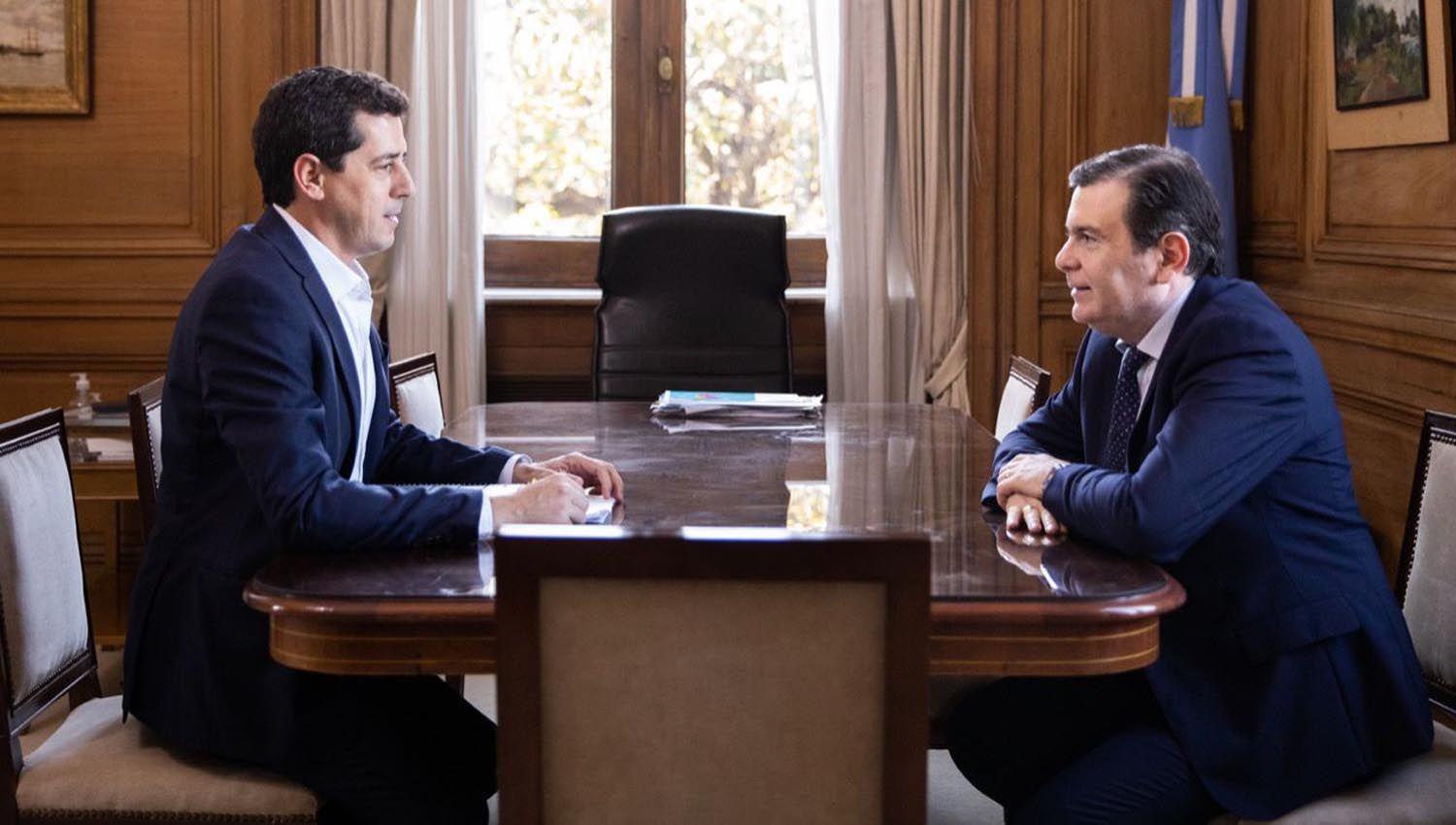 El ministro De Pedro saludoacute a los santiaguentildeos por el Diacutea de la Autonomiacutea Provincial